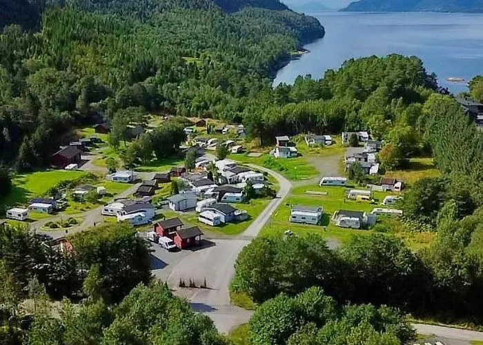 Sjøholt Camping Lodger *